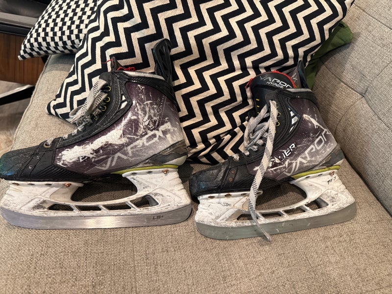 Bauer Hyperlite Skate Size 5 Fit 2 (Used) Comes With Skate Blades