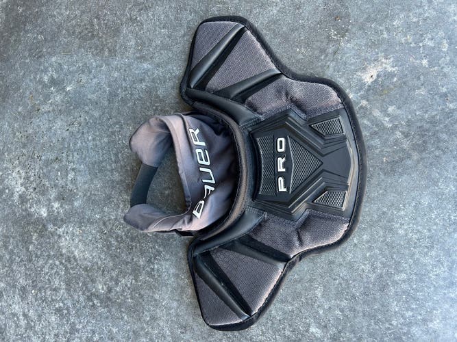 Bauer Large Pro Throat Guard