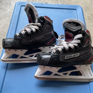 Bauer Vapor X700 Hockey Goalie Skates Size 2 (Used)