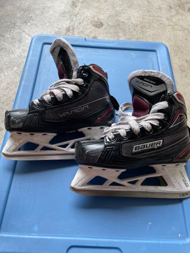 Bauer Vapor X700 Hockey Goalie Skates Size 2 (Used)