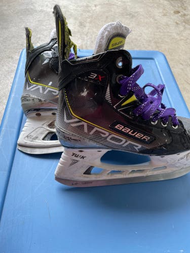 Bauer Vapor 3X Hockey Skates Size 3 (Used)