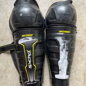 Youth CCM Tacks 3092 10" Shin Pads (Used)