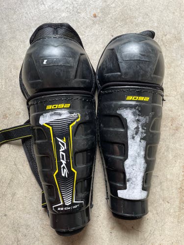 Youth CCM Tacks 3092 10" Shin Pads (Used)