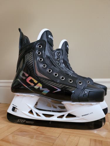 Size Senior 7.5 regular width (Fit 2) CCM JetSpeed FT8 Pro Hockey Skates MIC Pro Stock Skates