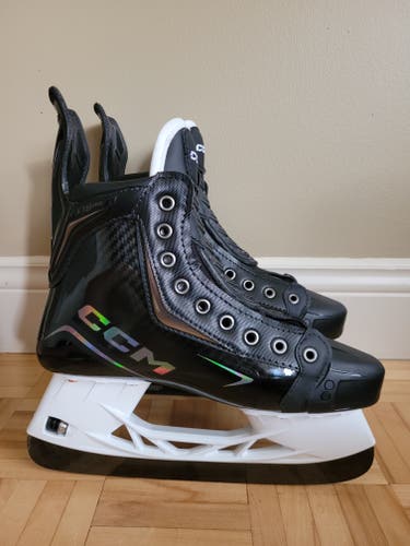 Size Senior 7.5 regular width (Fit 2) CCM JetSpeed FT8 Pro Hockey Skates MIC Pro Stock Skates