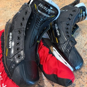 Bauer Supreme M5 Pro Hockey Skates Wide Width Size 4.5 (Used)
