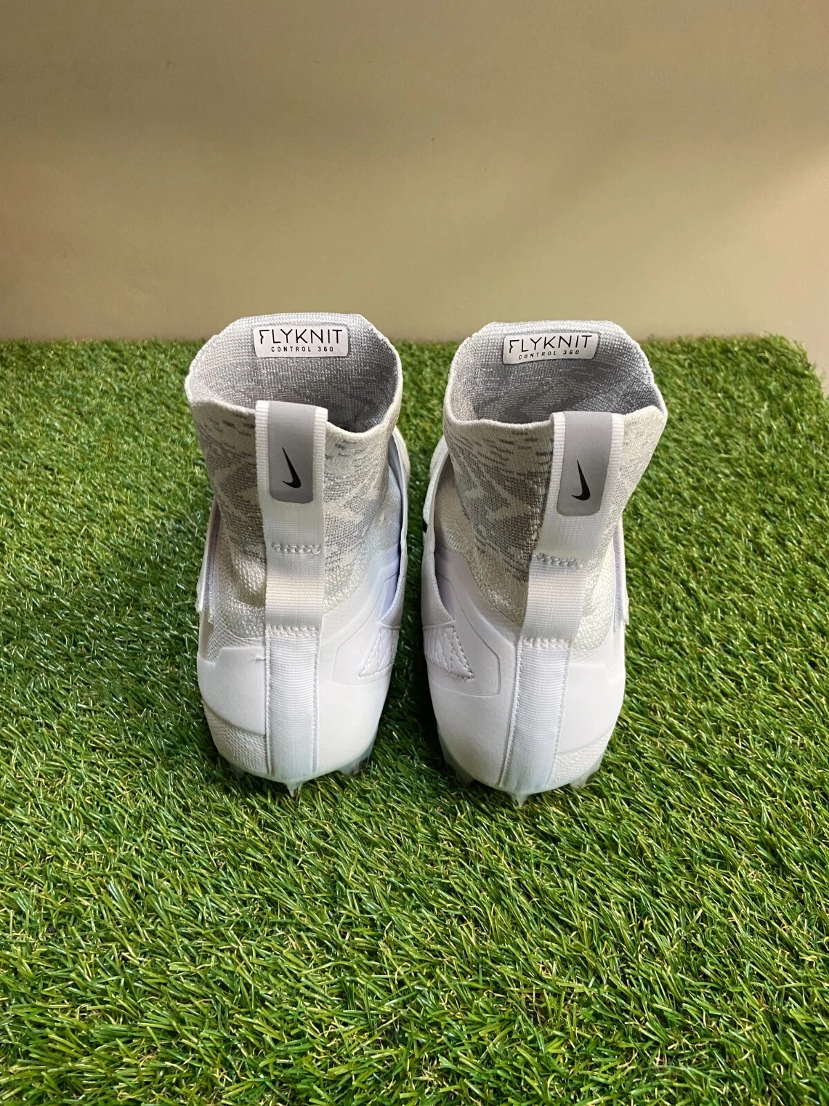Nike Alpha Menace Elite 2 White P Football Cleats Men display picture 2