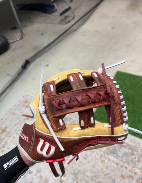 Wilson RH A2000 Softball Glove 12.5" (Used)