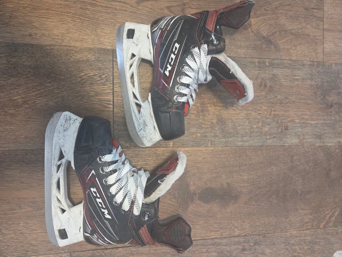 2023 CCM JetSpeed FT480 Hockey Skates Regular Width Size 1 (Used)