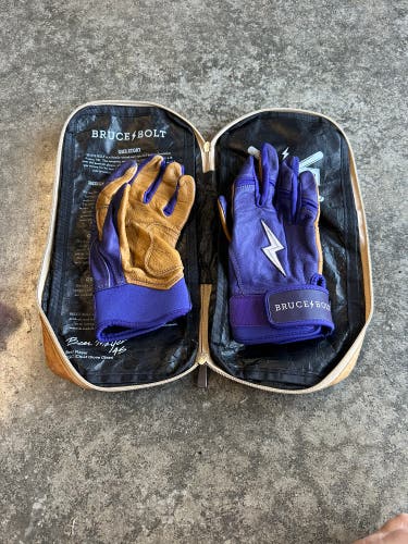 Bruce bolt batting gloves