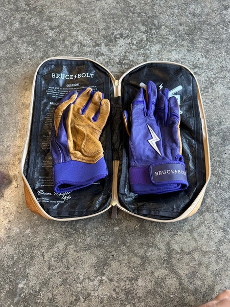 Bruce bolt batting gloves