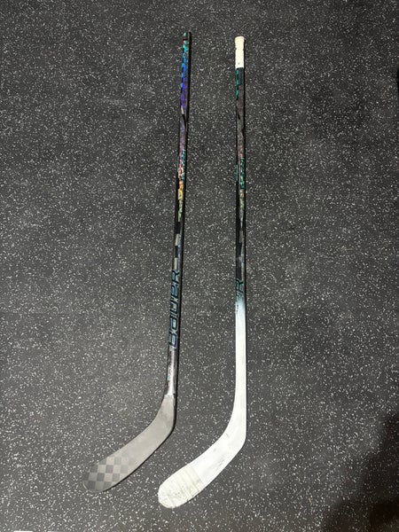 Intermediate Bauer Twitch Right Handed Hockey Stick P28 (New)