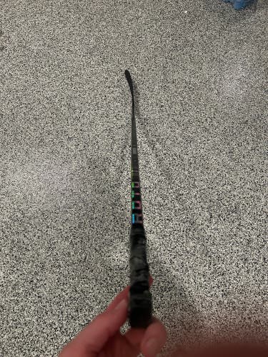 Senior Bauer Proto-R Right Handed Hockey Stick P28 Pro Stock (Used)
