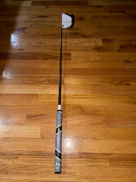 White TaylorMade Spider Gt Right Handed Putter 35" (Used)