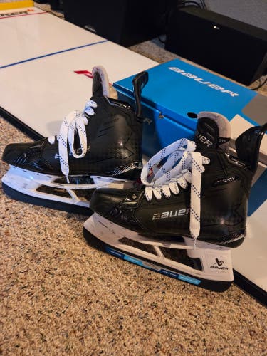 Bauer Supreme Shadow Hockey Skates 7 (Used)