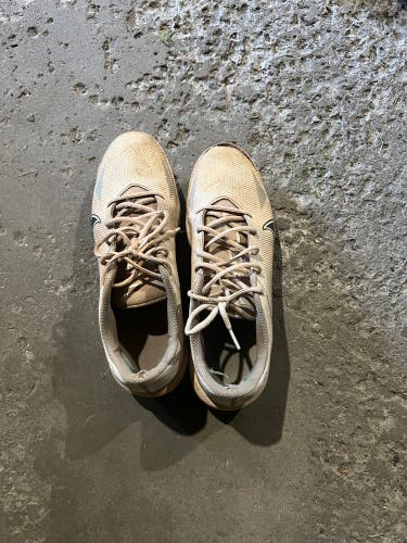 White Men's Size M 9.5 (W 10.5) Nike Low Top Molded Cleats (Used)