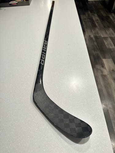 Junior Bauer Vapor Hyperlite 2 Left Hand Hockey Stick P28 (Used)
