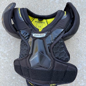 Junior Medium Bauer Shoulder Pads (Used)