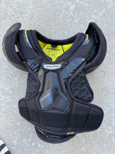 Junior Medium Bauer Shoulder Pads (Used)