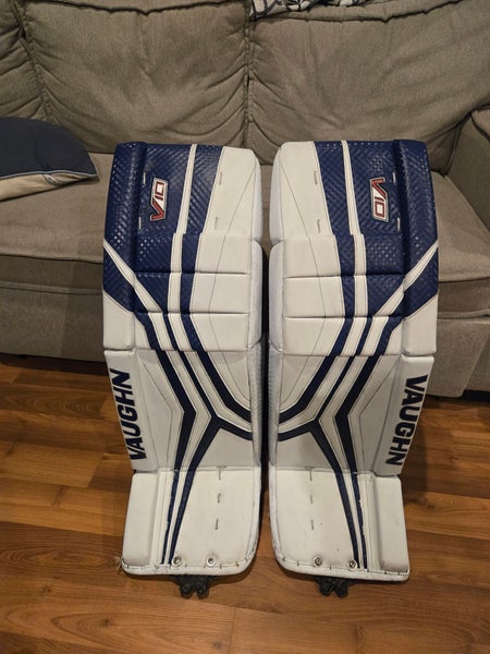 33" 2023 Vaughn Velocity V10 Goalie Leg Pads (Used)