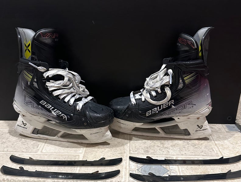 2023 Bauer Vapor Hyperlite 2 Hockey Skates Regular Width   6.5 (Used)