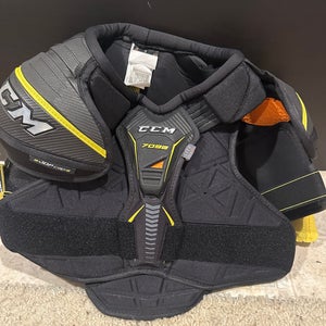Junior Large CCM Tacks 7092 Shoulder Pads  (Used)