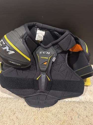 Junior Large CCM Tacks 7092 Shoulder Pads (Used)