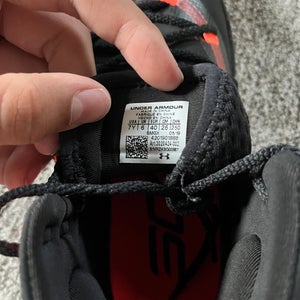 Size M 7.0 (W 8.0) Under Armour Shoes (Used)
