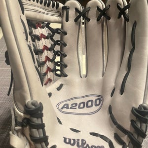 Wilson RH Outfield A2000 Softball Glove 12.5" (New)