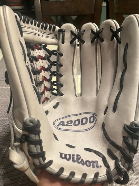 Wilson RH Outfield A2000 Softball Glove 12.5" (New)