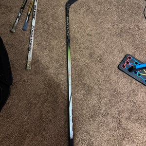 Senior Bauer Vapor Hyperlite 2 Right Handed Hockey Stick P88 (Used)