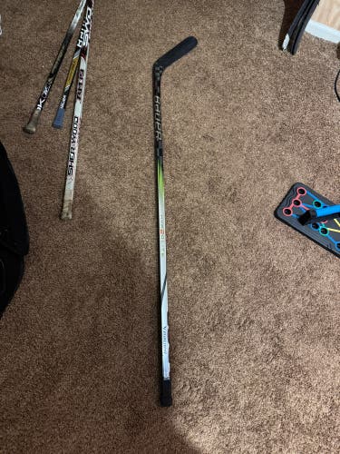 Senior Bauer Vapor Hyperlite 2 Right Handed Hockey Stick P88 (Used)