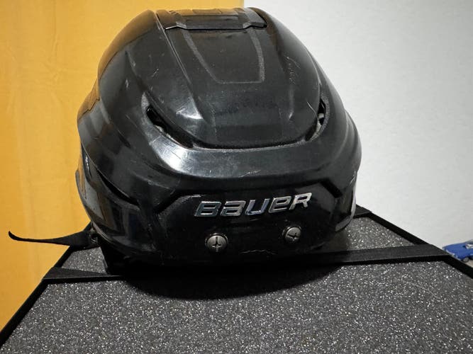 Medium/Large Bauer Hyperlite 2 Helmet (Used)