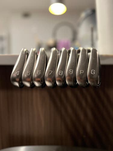 2015 Mizuno 2015 JPX EZ Forged Right Handed Iron Set Regular Flex  Steel Shaft (Used)