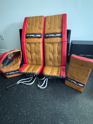 33"  2023 True Catalyst PX3 Full Right Goalie Full Set Pro Stock (Used)