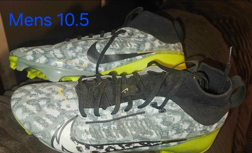 Men's Size M 10.5 (W 11.5) Nike Turf Cleats (Used)