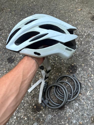 Men's Giant Bike Helmet & Bike Chain Bundle