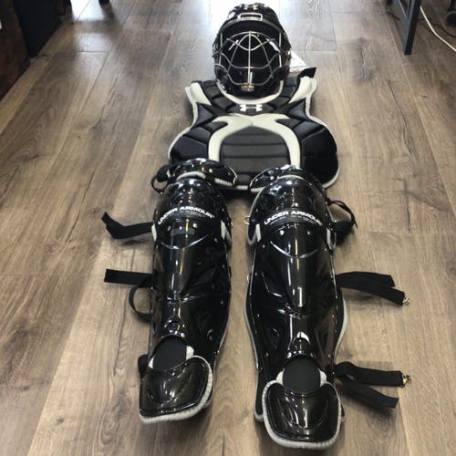 Under Armour Women’s Softball Catcher’s Gear Black Age 12-16 (Used)