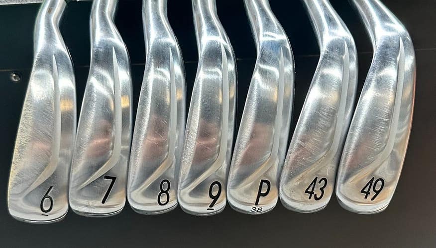 Titleist T400 Iron Set 6i - 49* Regular Flex AMT Red R300 RH Used