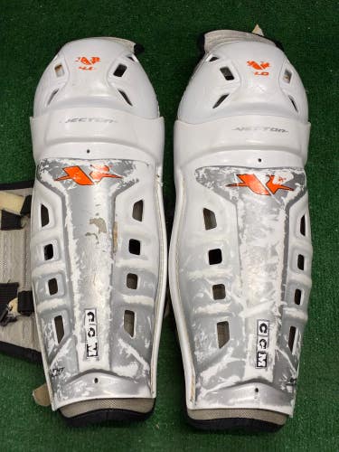 Senior CCM Vector Shin Pads 15" (Used)