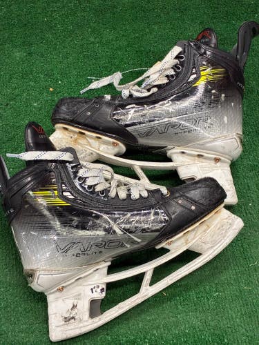 Senior Bauer Vapor Hyperlite 2 Hockey Skates Regular Width 8 (Used)