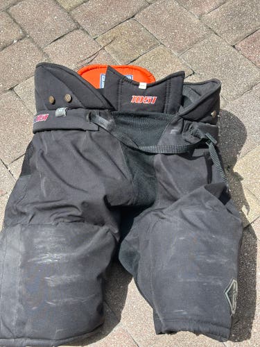 Large Senior Tackla Air 1051 Hockey Pants (Used)