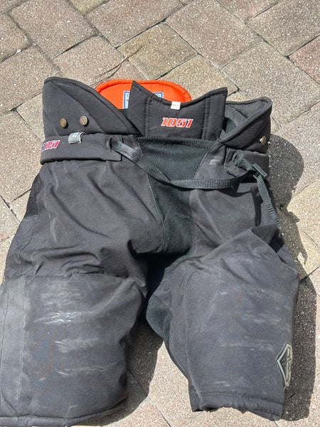 Large Senior Tackla Air 1051 Hockey Pants (Used)