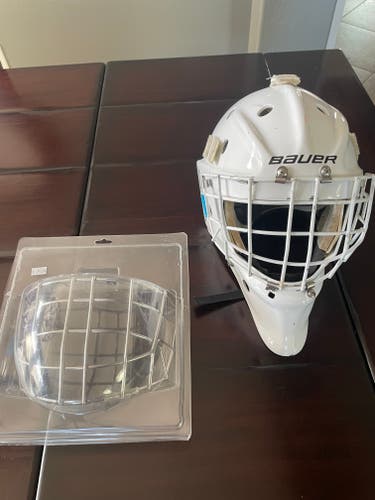 Senior 2023 Bauer 960 Goalie Mask (Used)