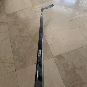 BRAND NEW CCM Trigger 9 Pro RH P28 70 Flex Hockey Stick