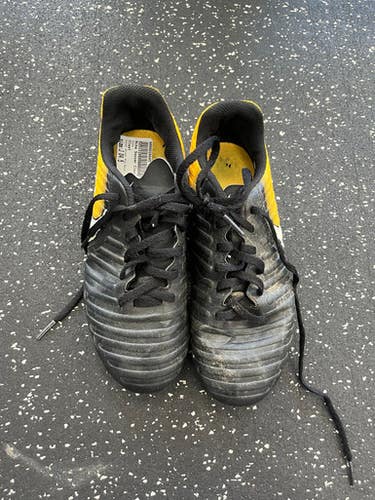 Used Nike Soccer Cleats Black And Gold Junior 04.5 11849-S000029885