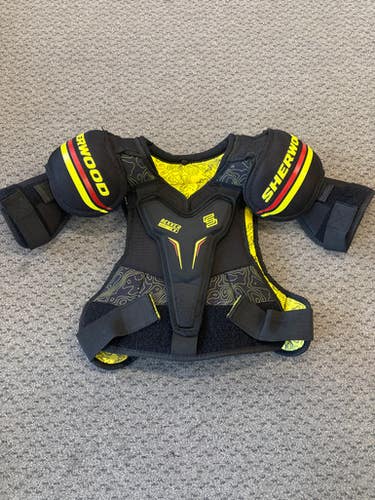 Used Sher-wood REKKER 4 S/P Junior Shoulder Pads SM 11858-S000077397