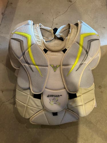 Medium  Vaughn Velocity v6 2200 pro Goalie Chest Protector  (Used)
