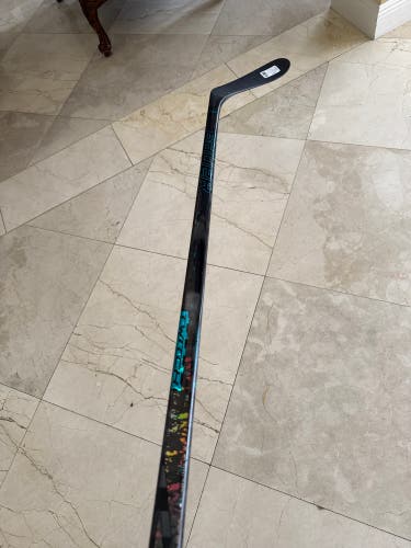Barely Used Senior Twitch RH P28 70 Flex Hockey Stick