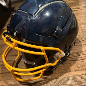 Adult Medium Schutt F7 Helmet (Used)